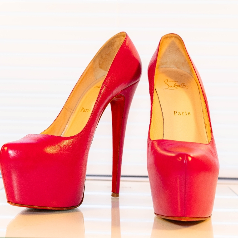 Christian louboutin daffodils leather pink